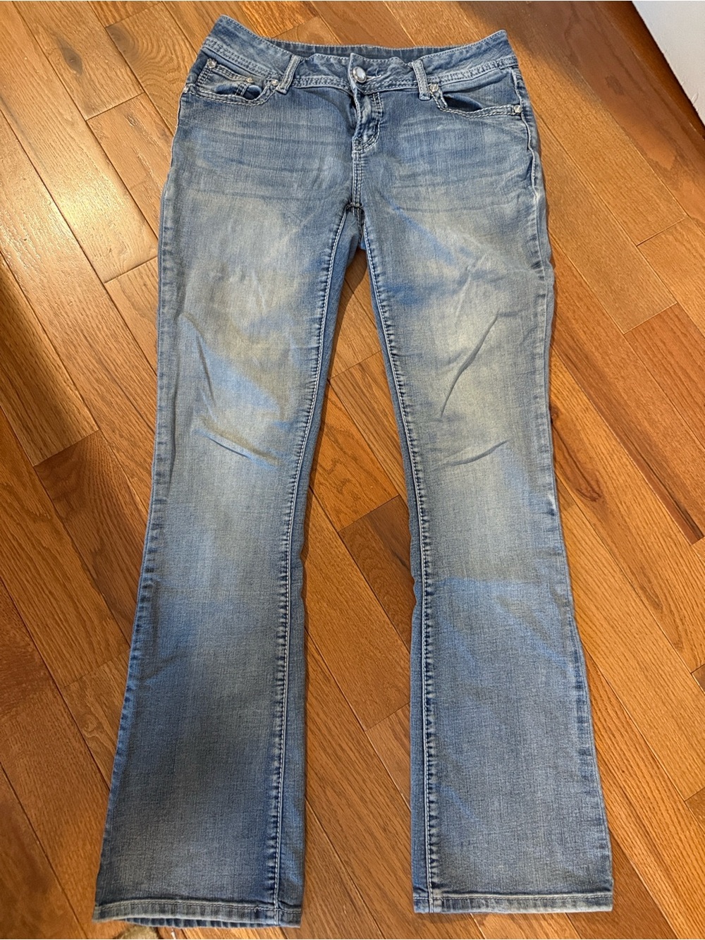2 pairs Apt. 9 Women's Embellished Back-Pocket Blue Denim Jeans - Picture 2 of 8